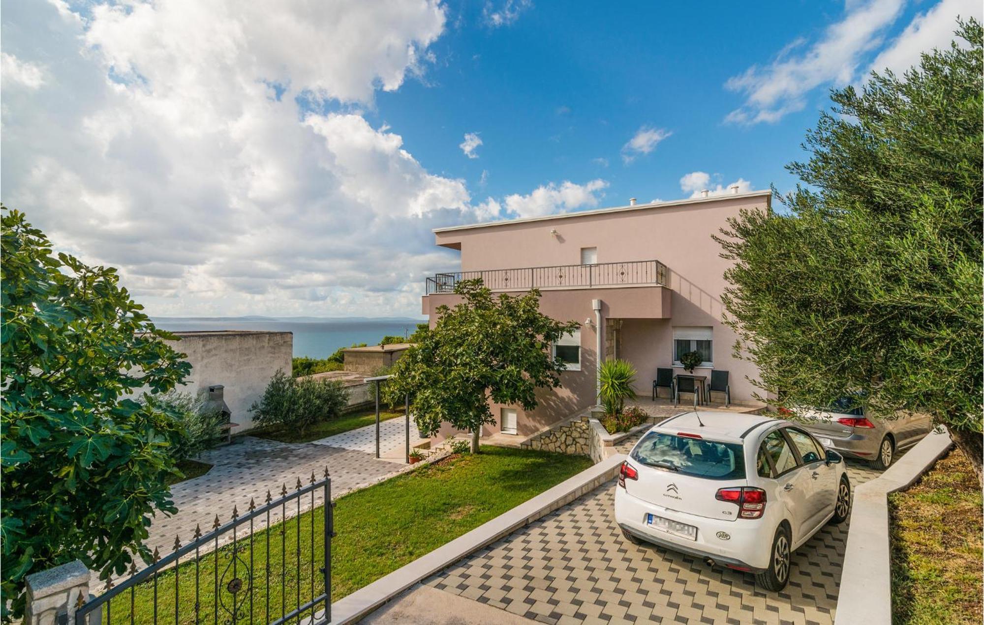 Nice Apartment In Mali Rat With Wifi Sumpetar Exterior photo