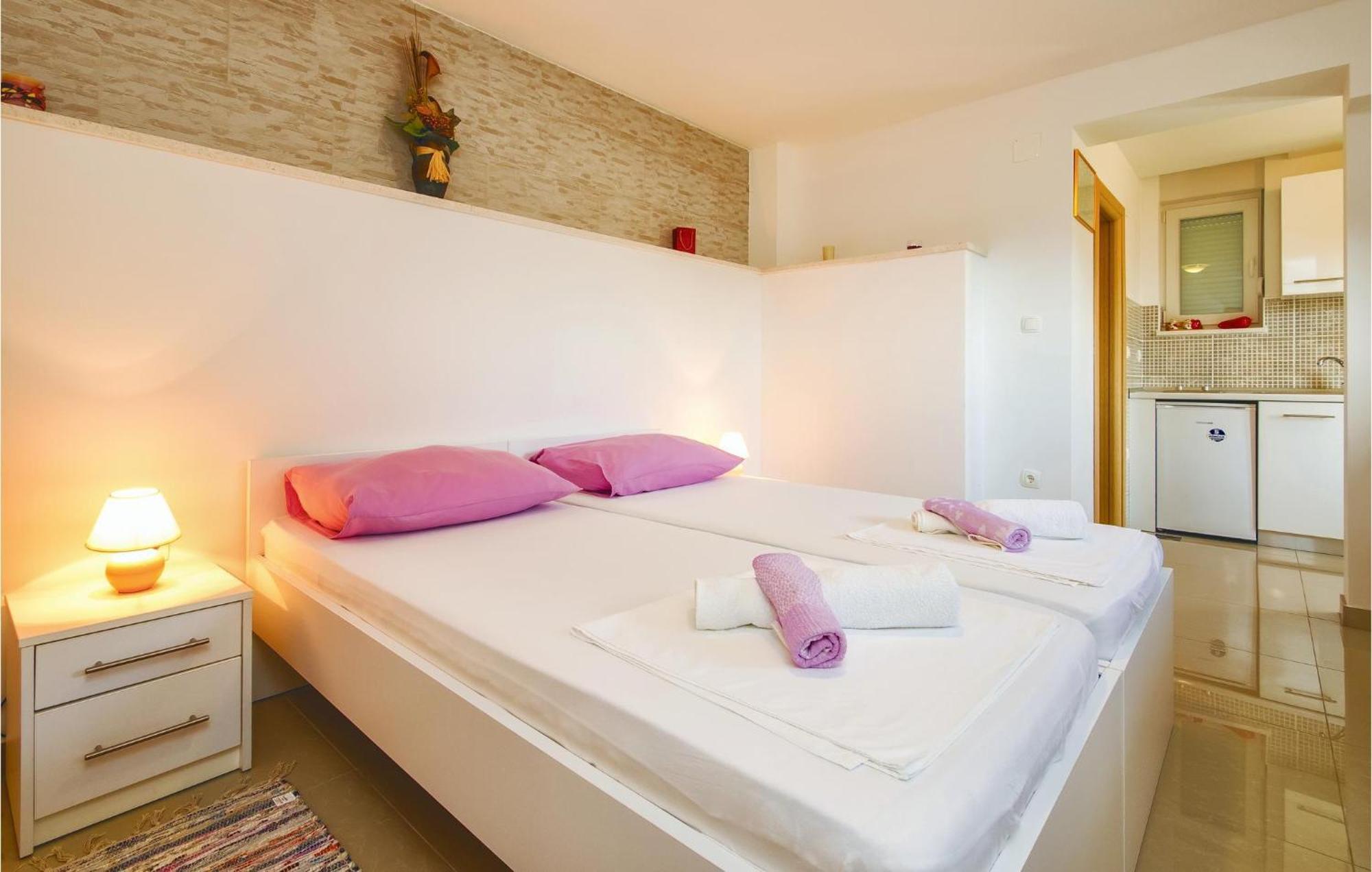 Nice Apartment In Mali Rat With Wifi Sumpetar Exterior photo